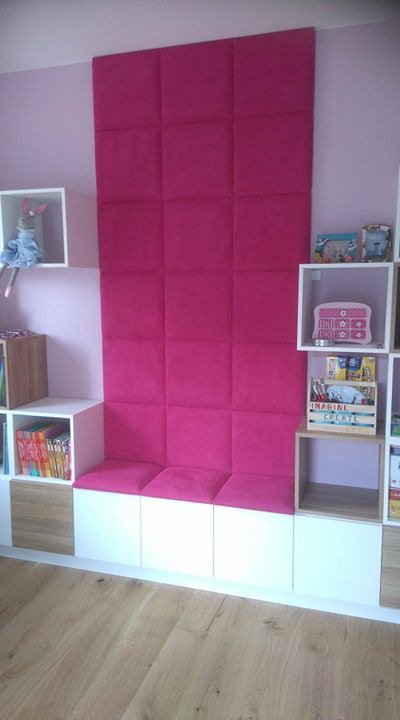 panele różowe tapicerowane w pokoju dziecka 